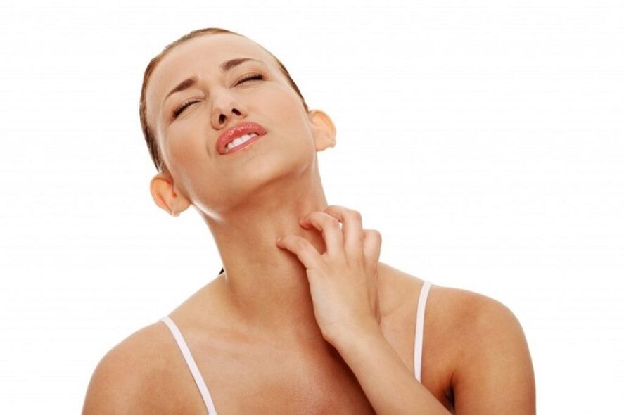 Itchy skin as a symptom of the presence of parasites.