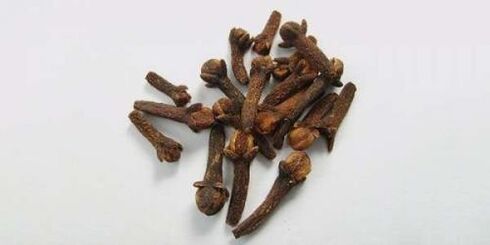 clove against worms